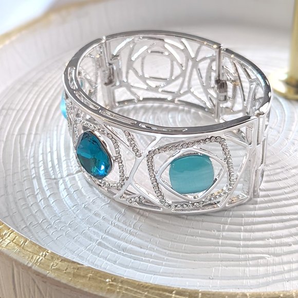 Rhodium Plated Silver Bracelet with Blue Austrian Crystals - Picture 5 of 6